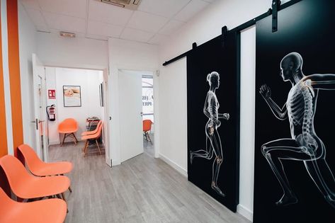 Physiotherapy Room, Chiropractic Office Design, Doctor Office Design, Massage Room Design, Studio Medico, Healthcare Interior Design, Medical Office Decor, Medical Office Design, Physiotherapy Clinic