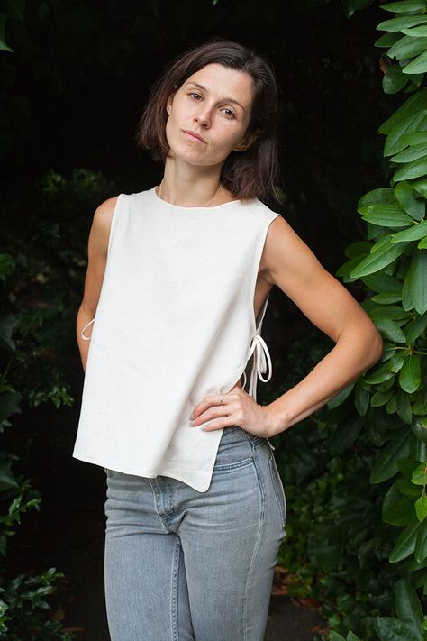 One Yard Sewing Project: Linen Apron Tank Top Tutorial – the thread Garment Sewing Inspiration, Tank Pattern Sewing, Boxy Tank Top Pattern, Beginner Sewing Projects Clothes, Tank Top Tutorial, Sustainable Sewing, Top Pattern Sewing, Tank Top Sewing Pattern, Tank Pattern