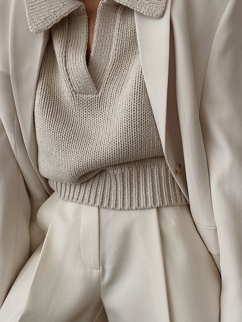 instagram @modedamour | MODEDAMOUR Elegant Tips, Minimalist Fashion Women Outfits, Outfit Minimalista, Outfits Minimal, Beige Outfit, Minimal Classic, Minimal Chic, Women Outfits, Neutral Fashion