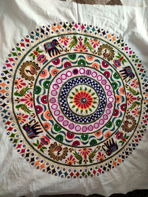 Hand Work Rumal Design, Kutchi Toran, Kachhi Work, Gamthi Work, Kutch Work Designs, Embroidery Lessons, Hand Embroidery Patterns Flowers, Hand Embroidery Videos, Border Embroidery Designs