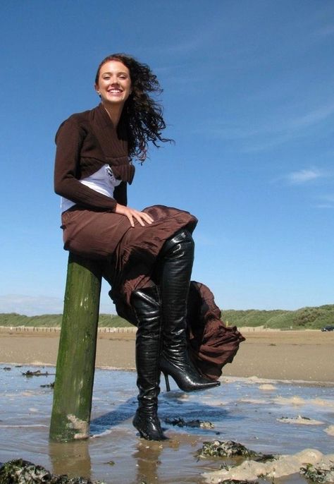 Boot Worship, Mudding Girls, Mud Boots, Muddy Boots, Wet Dress, Womens High Boots, Black High Boots, Pretty Brunette, Hot Boots