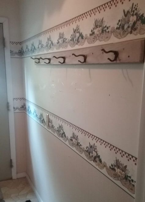 Remove Wallpaper Border, How To Remove Wallpaper, Painting Over Wallpaper, Remove Wallpaper, Remove Wall, Old Sheets, Farmhouse Entryway, Farmhouse Aesthetic, Stick On Wallpaper