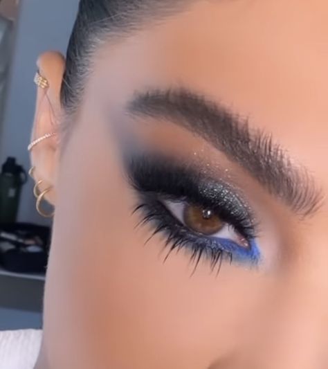 Navy Blue Make Up Looks, Makeup For Dark Blue Dress, Navy Blue Makeup Looks, Royal Blue Makeup Looks, Sliver Makeup, Navy Eye Makeup, Makeup Azul, Navy Blue Makeup, Make Azul