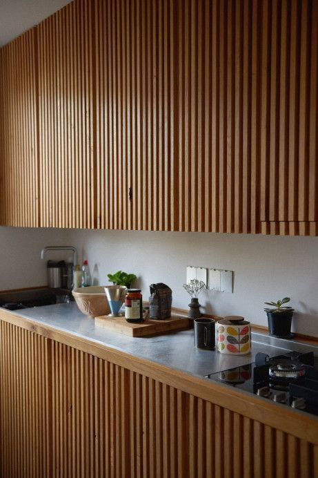 Minimalist Kitchen Cabinets, Minimalist Dekor, Natural Home Decor, Wooden Cabinets, Kitchen Cabinetry, Wooden Kitchen, Counter Tops, Minimalist Kitchen, Wood Kitchen