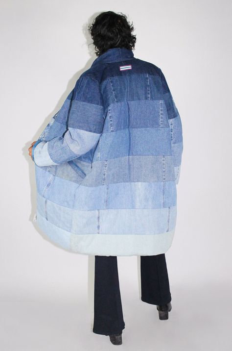 THE LONG GRADIENT DENIM PUFFER - Men's Coats - DENIMCRATIC Diy Shacket, Sustainable Fashion Ideas, Style A Leather Jacket, Upcycling Jeans, Ropa Upcycling, Recycled Outfits, Beautiful Imperfections, Denim Projects, Denim Ideas