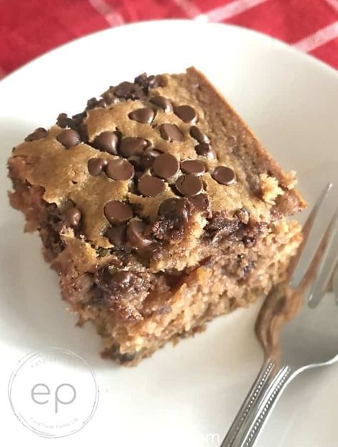 Chocolate Chip Zucchini Cake, Zucchini Cake Recipe, Chocolate Chip Cake Recipe, Zucchini Cakes Recipe, Desserts With Chocolate Chips, Skillet Chocolate Chip Cookie, Chocolate Zucchini Cake, Oatmeal Cake, Homemade Chocolate Cake