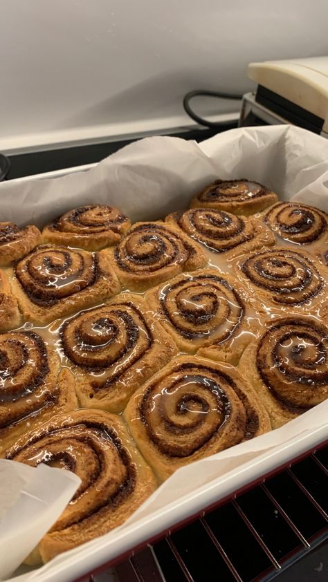 fall, cinnamon buns, recipe, yummie, pastry, food, autumn, brown aethetic, home food Honey Bun Recipe, Cinnamon Bun Aesthetic, Honey Buns Aesthetic, Cinnamon Buns Food Photography, Cinnamon Bun Bookstore, Baking Aesthetic Cinnamon Rolls, Honey Buns, Bun Recipe, Cinnamon Buns