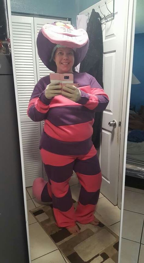 Homemade Cheshire cat Halloween costume Chester Cat, Cheshire Cat Halloween, Halloween Matching, Cat Halloween Costume, Cat Costume, Costume Women, Cat Woman Costume, Cat Halloween, Cheshire Cat