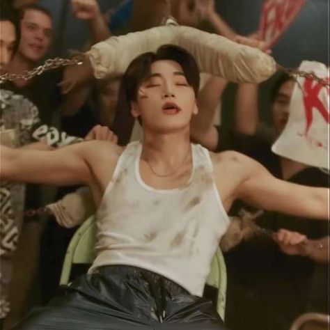 Shirtless San Ateez, San Shirtless Ateez, San Ateez Guerrilla, Choi San Muscles, San Icon, Bobby Brown Stranger Things, Sans Cute, Ateez San, San Ateez