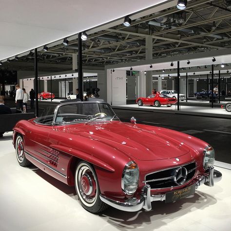 Red Mercedes Benz, 80s Mercedes, Red Classic Car, Red Mercedes, 300sl Roadster, Red Stuff, Classic Car Garage, Benz 300sl, Mercedes Benz 300sl