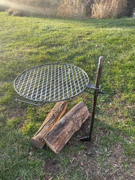 DIY Garden Landscaping Projects Jeep 2022, Adjustable Grill, Cowboy Wok, Horse Table, Campfire Dinners, Diy Garden Landscaping, Campfire Grill, Fire Pit Cooking, Bbq Hacks