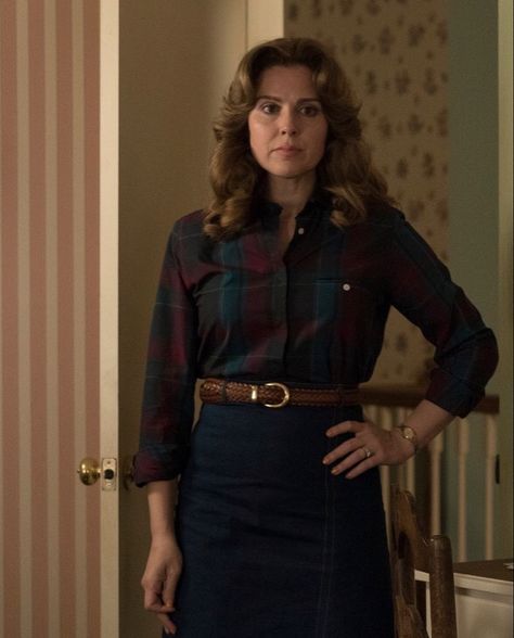 Stranger Things 1, Karen Wheeler, Nancy Wheeler, 80’s Fashion, Stranger Things Characters, Mom Hairstyles, Stranger Things Aesthetic, Girl Crush, Cute Hairstyles