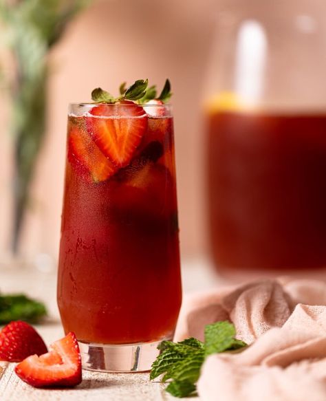 Southern Strawberry Iced Sweet Tea - Orchids + Sweet Tea Iced Sweet Tea, Strawberries With Sugar, Jamaican Brown Stew, Freeze Strawberries, Jamaican Brown Stew Chicken, Strawberry Health Benefits, Strawberry Smoothie Recipe, Strawberry Simple Syrup, Brown Stew Chicken