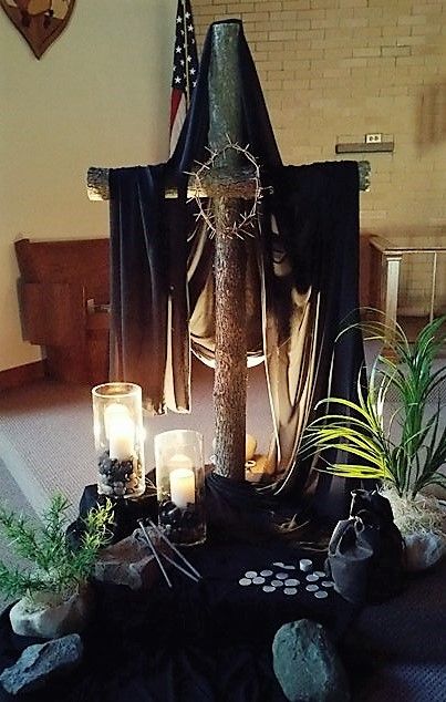 St. Matthews Church Good Friday Easter Altar Decorations, Easter Church Flowers, Lent Decorations For Church, Church Stage Decor, Church Welcome Center, Sanctuary Decor, Christian Christmas Decorations, Alter Decor, Church Altar Decorations