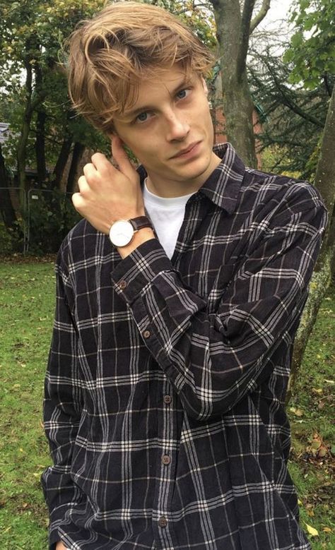 Caroline Peckham, Nerdy Guys, Zodiac Academy, Outfits Hombre, Blonde Boys, Aesthetic Guys, Streetwear Men Outfits, Moda Vintage, Persona 5