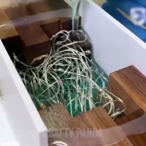 The Best on Twitter: "Making of a epoxy and wood lamp. https://t.co/rrSlD6stzt" / Twitter Epoxy And Wood, Seni Resin, Resin And Wood Diy, Epoxy Resin Diy, Simple Projects, Diy Resin Projects, Diy Wooden Projects, Resin Furniture, Epoxy Resin Wood