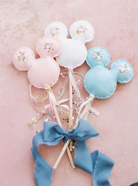 Vintage Disney Balloon Garland, Disney Inspired Birthday Party, Vintage Disney Party Ideas, Disney Birthday Party Favors, Classic Disney Party, Vintage Disney Birthday Cake, Disneyland Vintage Party, Disney Second Birthday, Disney Centerpieces Birthday