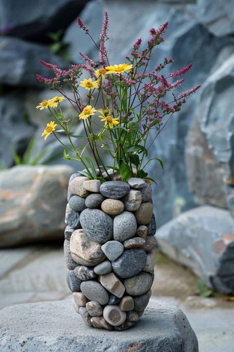 Beach Rocks Crafts, Rock Crafts Diy, Rock Sculpture, Front Porch Ideas Curb Appeal, Garden Crafts Diy, Cement Crafts, Plant Decor Indoor, Rock Decor, Front Porch Ideas