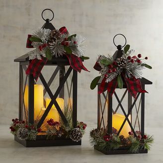 Rm Christmas, Christmas Lantern Ideas, Lantern Christmas Decor, Rustic Christmas Decorations, Traditional Holiday Decor, Candle Centerpiece, Deco Table Noel, Christmas Candle Decorations, Centerpieces Diy