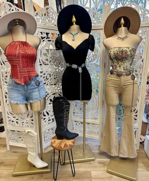 Vaquera Birthday Outfit, Mexican Festival Outfit, Rancho Outfit Mexican, Cowgirl Style Outfits Party, Baile Outfits Jaripeo Dresses, Baddie Cowgirl Outfits, Ranchero Outfits Women, Outfit Vaquera, Modern Cowgirl Outfits