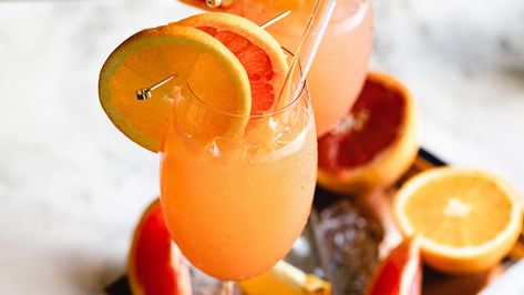 Non-Alcoholic Aperol Spritz Mocktail Without Specialty Ingredients Lychee Mocktail, Spritz Mocktail, Lychee Mojito, Pina Colada Mocktail, Cranberry Sangria, White Wine Spritzer, Aperol Spritz Recipe, Grapefruit Bitters, Italian Drinks