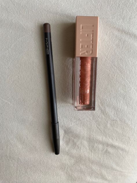 Mac stone lipliner and maybelline topaz gloss #makeup #lipgloss Mac Stone, Dirty Shirley, Makeup Lipgloss, Gloss Makeup, Lip Combo, Lip Liner, Makeup Routine, Makeup Ideas, Maybelline