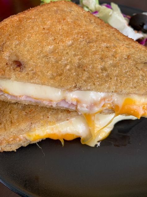 Air Fryer Turkey Sandwich, Air Fryer Toasted Sandwich, Sandwich In Air Fryer, Turkey And Cheese Sandwich, Sandwich Recipe Videos, Cold Cut Sandwich, Turkey Melt, Hot Air Fryer, Air Fryer Turkey