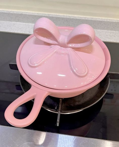 Twitter Cute Furniture, Pink Kitchen, Cute Kitchen, Everything Pink, Pink Princess, Dream House Decor, Kitchen Items, Kitchen Stuff, Pink Bow