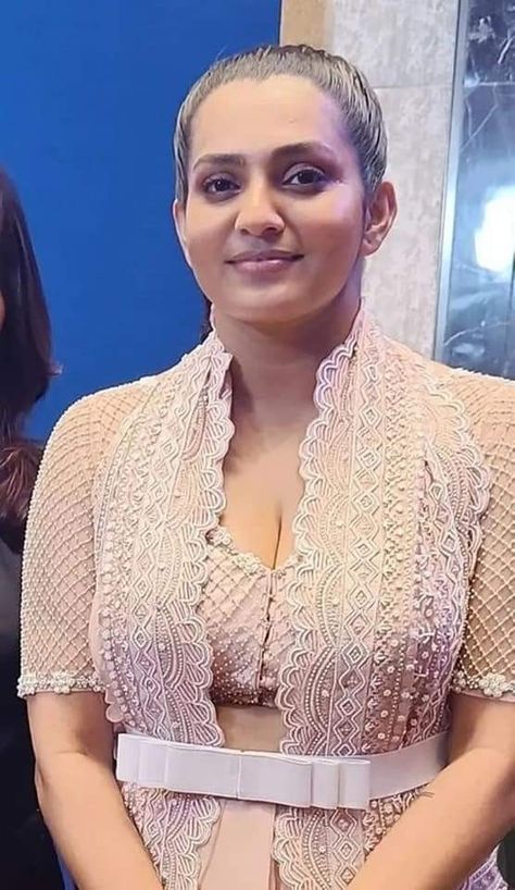 Parvathy Thiruvoth, Poses Women, Photography Poses Women, Hot Pics, Bollywood Actress, Women Fashion, Photography Poses, Angel, Actresses