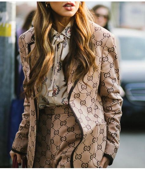 Gucci Gucci Suit, Gucci Style, Puff Dress, Big Letters, G Logo, Woman Suit Fashion, Street Style Chic, Fashion Line, Suit Fashion