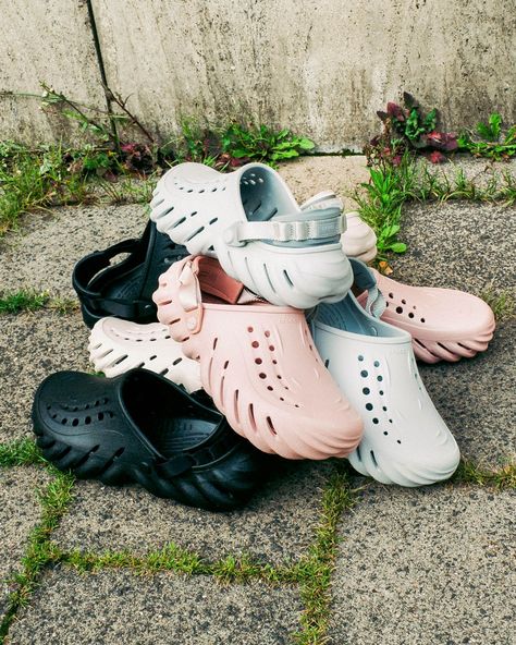 A great Essential for the Hot Days - the Crocs Echo Clog #crocs #crocsechoclog #afewstore Crocs Echo Clog, Echo Clog, Crocs Echo, Clog Crocs, Fashion Shoes Heels, Latest Sneakers, Trending Sneakers, Hot Days, New Balance