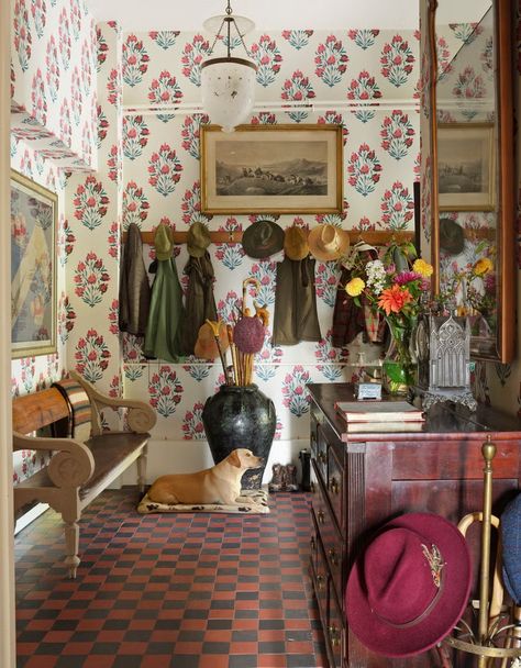 wallpaper ideas Mia Reay English Country Home Kitchen Hall Country Home Kitchen, English Country Home, Veranda Magazine, English Country Cottage, English Interior, English Castles, English Decor, Country Kitchen Decor, Boot Room