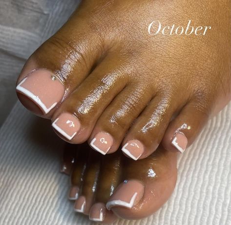 Square Toe Nails Shape, Frenchtips Nails Toes, White Toes Black Women, Toe Nails Ideas Black Women, French Toes Black Women, French Toes Pedicure, Acrylic Toes French Tip, French Pedicure Black Women, Acrylic Toes Black Women