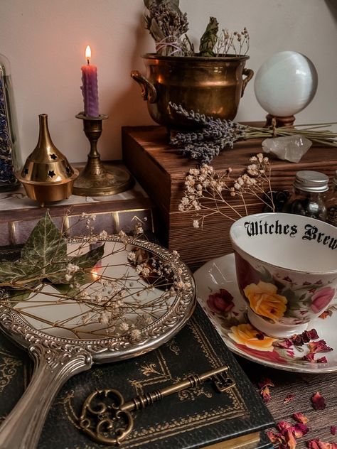 Witch Cabin, Herbal Witch, Witch Hut, Spiritual Altar, Apothecary Decor, Autumn Witch, Witches Altar, Witch Diy, Pagan Altar