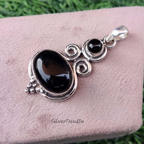 Pre Engagement, Black Onyx Pendant, Eco Jewelry, Onyx Pendant, Natural Gemstone Ring, Jewelry Beautiful, Onyx Gemstone, Vintage Pendant, Hen Party