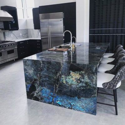 Labradorite Countertop Kitchens, Labradorite Countertop, Labradorite Kitchen, Unique Kitchen Countertops, Natural Stone Bathroom, Luxury Kitchen Design, Kitchen Room Design, Kitchen Inspiration Design, Luxury Homes Dream Houses