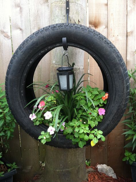 Sil's Pinterest recreations, old tire turned into flower container Diy Tire, Tire Garden, Tire Planters, Creative Planter, Pinterest Garden, Old Tires, Planter Ideas, Garden Art Projects, Garden Yard Ideas