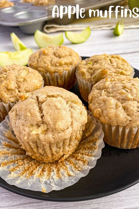 Apple Muffins Apple Bread Muffins, Fall Apple Muffins, Homemade Apple Muffins, Easy Healthy Apple Muffins, Moist Apple Muffins Recipes, Moist Apple Muffins, Easy Apple Cinnamon Muffins, Easy Apple Muffin Recipes, Apple Muffins Easy