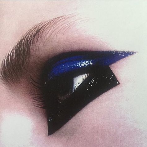 Contemporary Makeup, Val Garland, Cyberpunk Makeup, Mert And Marcus, Couture Makeup, Trending Ideas, Edgy Makeup, Design Your Life, Dark Makeup