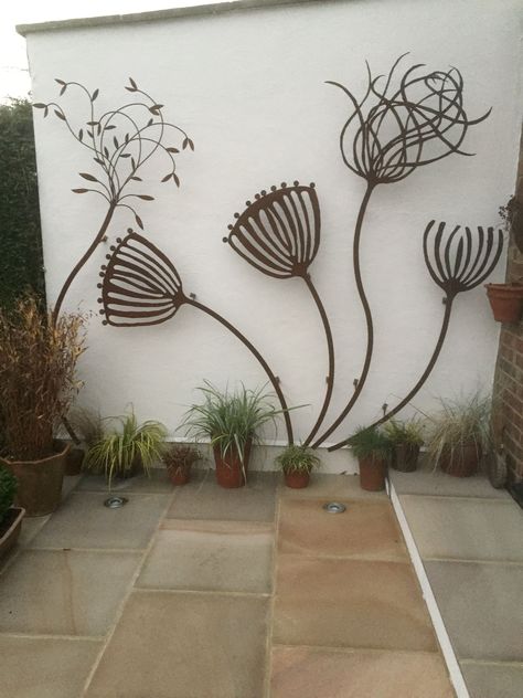 Metal Sculptures Garden, Welding Art Projects, Walled Garden, Metal Yard Art, Garden Art Sculptures Diy, Metal Garden Art, Garden Art Projects, Garden Art Crafts, Outdoor Wall Art