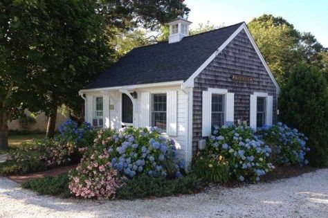 Granny Pods, Wohne Im Tiny House, Backyard Cottage, Little Cottages, Small Cottages, A Small House, Tiny Cottage, Dream Cottage, Guest Cottage