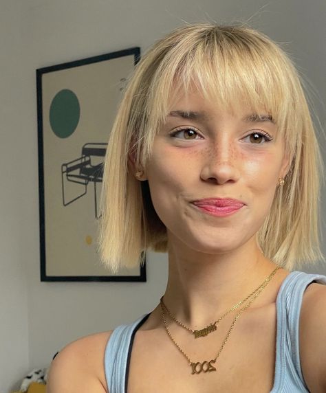 Short Blonde Hair With Bangs Bob, Short Bob With Bangs Blonde, Blonde Short Hair Bangs, Short Hair With Bangs Blonde, Short Blonde Hair With Bangs, Blonde Bob With Fringe, Casey Becker, Blonde Hair With Fringe, Bob Fringe