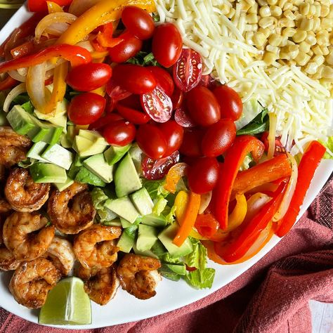 Summer Pasta Primavera, Fajita Salad, Chipotle Ranch Dressing, Pescetarian Recipes, Pesto Tortellini, Chipotle Ranch, Tortellini Pasta, Summer Vegetables, Romaine Lettuce Salad