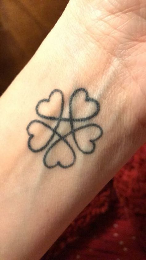 Tattoo For 5 Kids, Multiple Heart Tattoos, Mother Of 5 Tattoo Ideas, 5 Kids Tattoos For Moms, Five Hearts Tattoo, Four Hearts Tattoo, 4 Kids Tattoo Ideas For Moms, Interlocking Heart Tattoo, 5 Hearts Tattoo