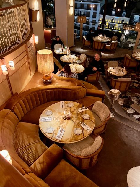 Gigi Restaurant Paris, Gigi Paris, Lamp Inspiration, Brunch Restaurants, Brunch Table, Vip Room, Restaurant Paris, Luxury Restaurant, Banquette Seating