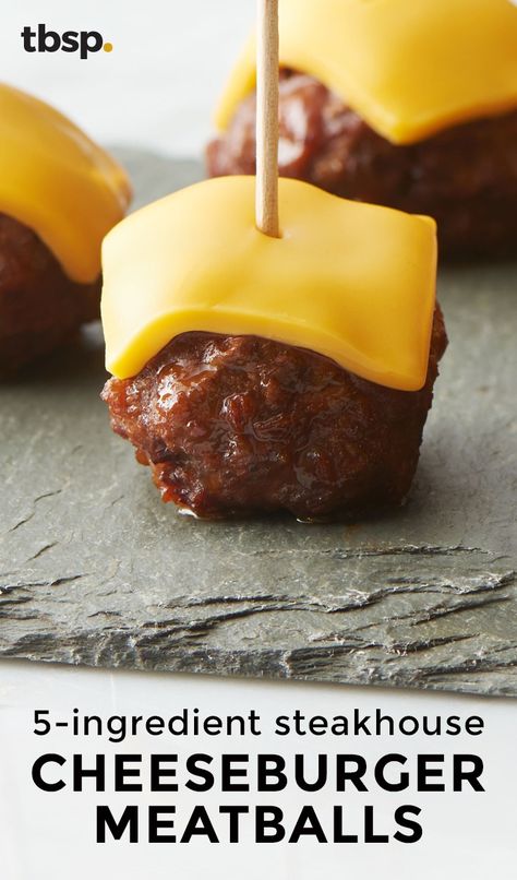 Hello, easiest appetizer ever! Spiked with bold steakhouse seasoning and plenty of cheese, these meatballs are greater than the sum of their parts and guaranteed to win big. Cheeseburger Meatballs, Steakhouse Seasoning, Halloween Fingerfood, Meat Appetizers, Appetizers Easy Finger Food, Best Appetizer Recipes, Finger Foods Easy, Finger Food Appetizers, 5 Ingredient