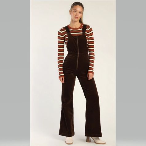 The Rolla's Eastcoast Flare Brown Corduroy Overalls Are Retro-Chic And Ready For Fall! Soft Corduroy Shapes A Bib-Front Bodice With Zip-Front Closure, Supported By Wide, Adjustable Straps That Crisscross At Back. High, Banded Waist Tops Dramatic, Flared Pant Legs With A Four-Pocket Cut. Pair These Trendy Overalls With A White Crop Top For An Adorable Look! Unlined. 98% Cotton, 2% Elastane. Cool Machine Wash. Wash Inside Out With Similar Colors. Do Not Bleach. Do Not Tumble Dry. Do Not Iron. Do N Trendy Overalls, Retro Boutique, Blue Overalls, Corduroy Overalls, Brown Corduroy, Jean Overalls, Ready For Fall, White Crop, Denim Overalls