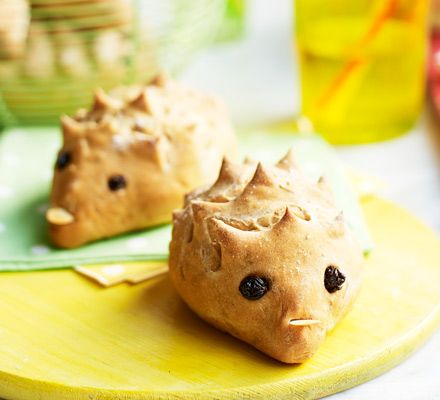 Hedgehog Bread Rolls, Autumn Cooking For Kids, Autumn Baking For Kids, Hedgehog Bread, Baking With Children, Baking Area, Mini Hedgehog, Bread Recipes For Kids, Hedgehog Party