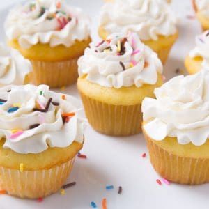 Basic American Buttercream Frosting Russian Frosting, American Buttercream Frosting, Crusting Buttercream, Baker Bettie, Easy Buttercream Frosting, American Buttercream, I Am Baker, Cake Buttercream, Buttercream Frosting Recipe