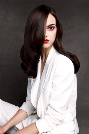 Hair of New York - Vogue.it Schwarzkopf Hair Color, Trendy We Fryzurach, Hair Over One Eye, Dark Beauty Magazine, Patrick Demarchelier, Long Dark Hair, One Eye, Hair Color Dark, Beauty Editorial